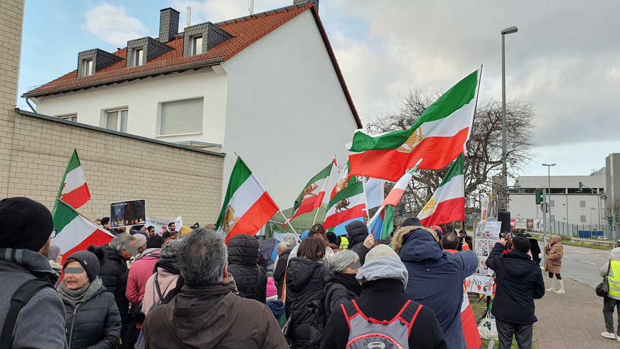 Demonstration vor dem ZIK