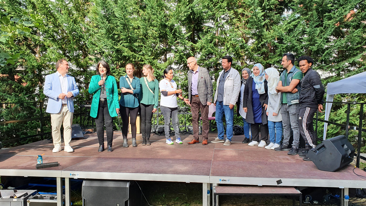 Verantwortliche auf der Bühne