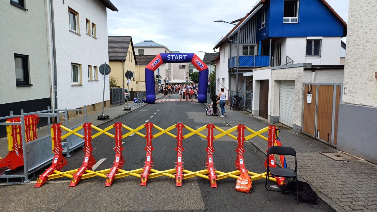 Zufahrtssperre in der Paulstraße in Eschborn