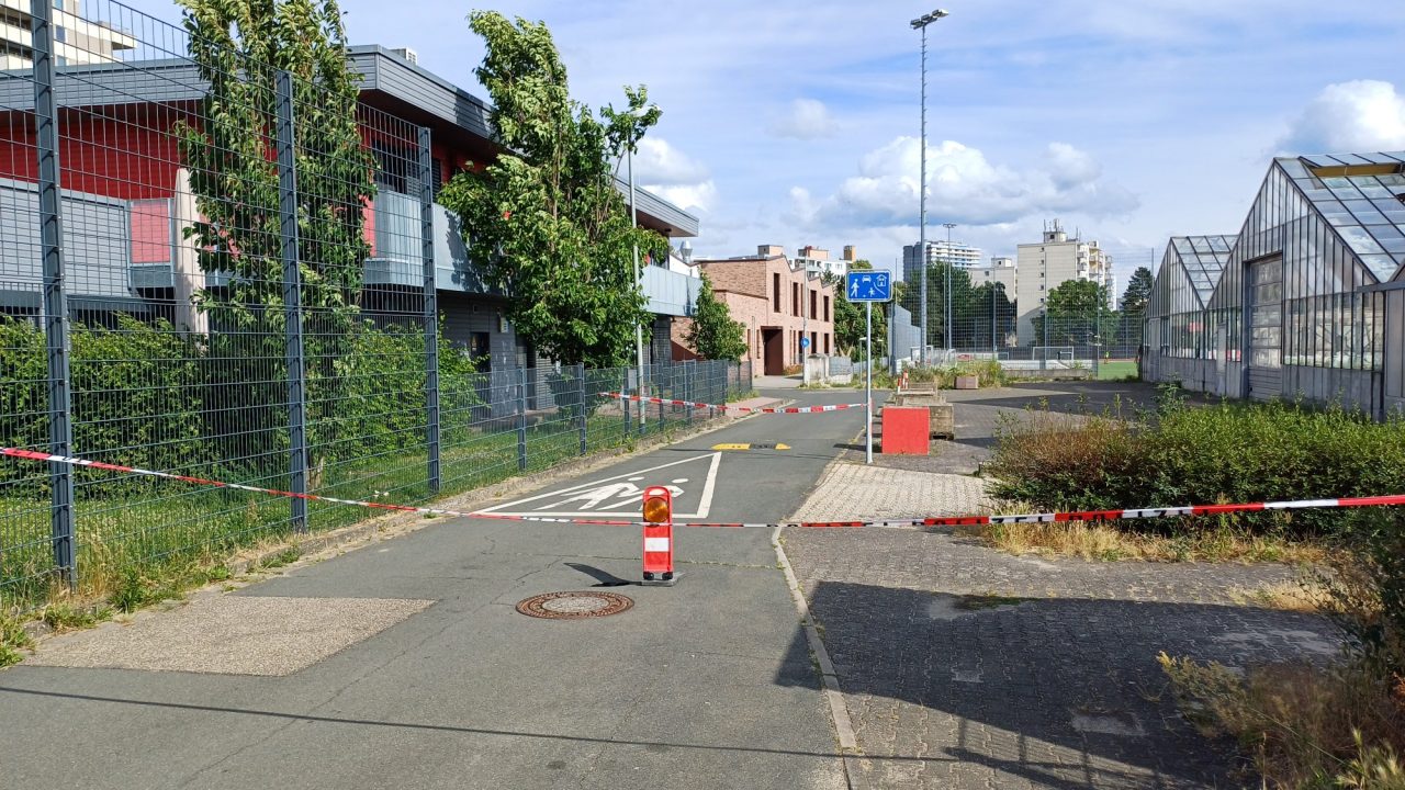 Abgesperrter Krifteler Weg in Eschborn