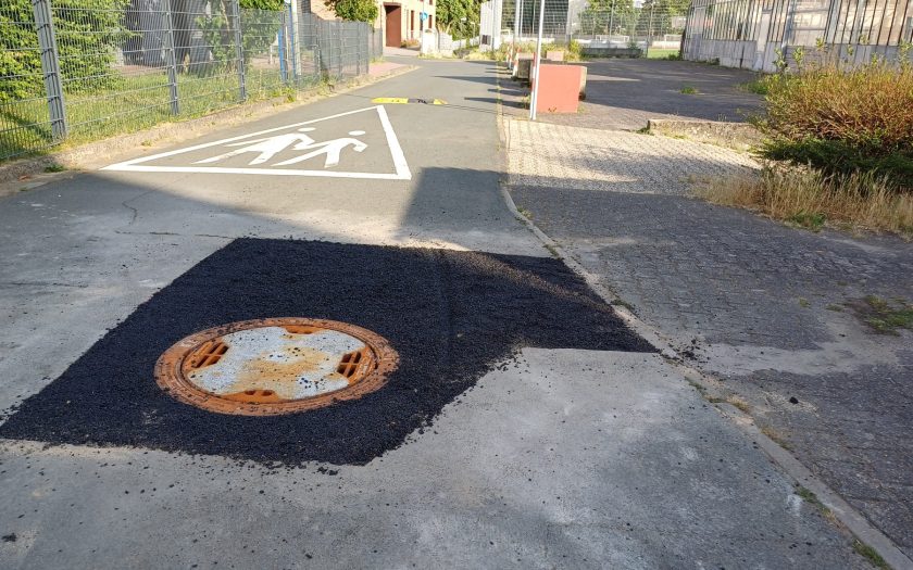 Provisorisch geschlossene Fahrbahndecke